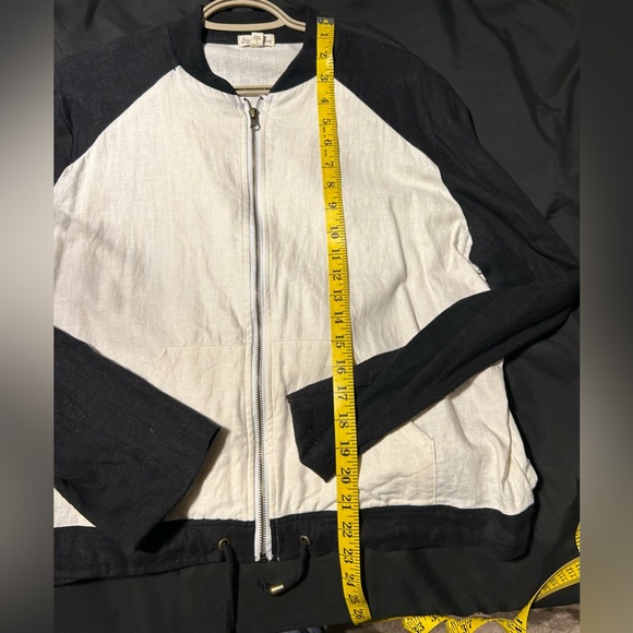 Just Living women’s large light zip up black and white jacket. - Picture 6 of 6